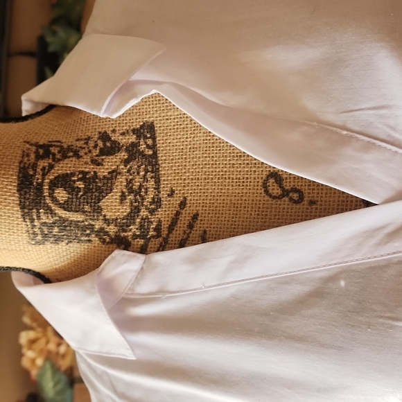 Macy's Brand NWT Unique Spectrum White V-Neck Spring Tunic Blouse - Picture 2 of 7